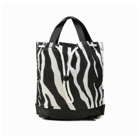 Converse 10018971-A01 Women's Bucket Bag Black White Drawstrings 3 Wear Options - Picture 3 of 7